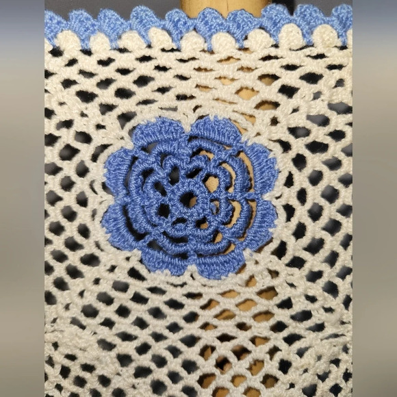 Vintage  Handmade Handcrafted Doily blue and white - Picture 3 of 4